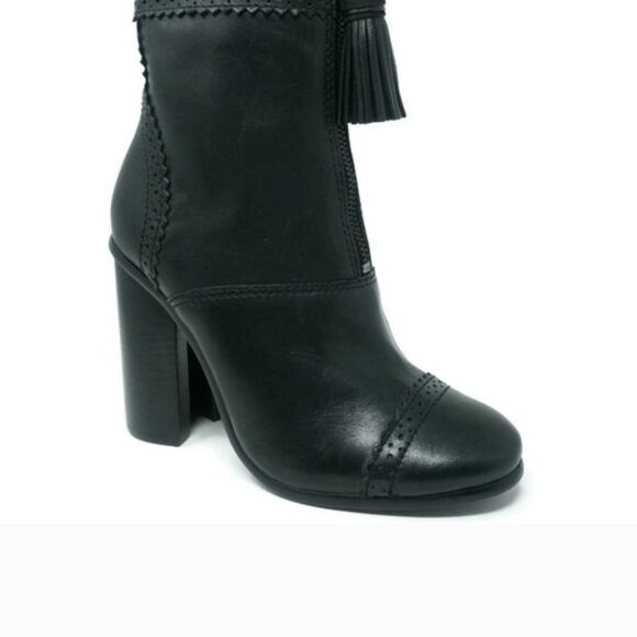 Elegant Black Women's Boot - Picture 1 of 7